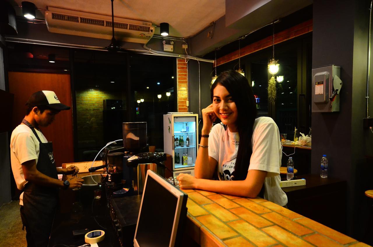 เดอะ เนบอร์ ฮูต โฮสเทล แอนด์ คาเฟ่ กรุงเทพมหานคร ภายนอก รูปภาพ