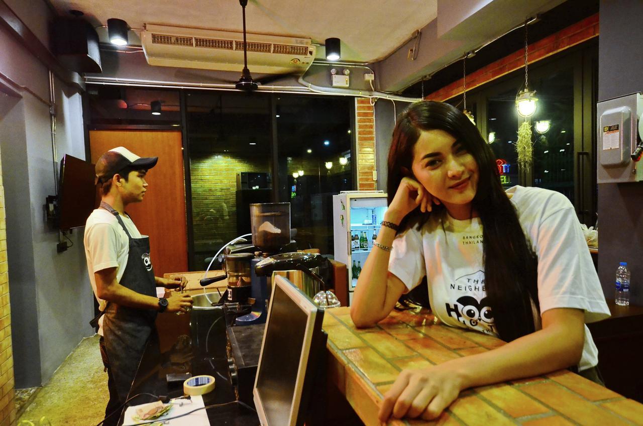 เดอะ เนบอร์ ฮูต โฮสเทล แอนด์ คาเฟ่ กรุงเทพมหานคร ภายนอก รูปภาพ